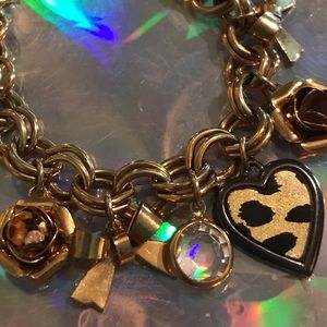 Betsey Johnson heart leopard charm bracelet B16